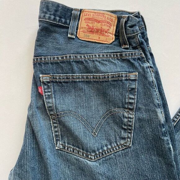 Mens Levis 559 38x33.5 Relaxed Straight Leg Blue Denim Jeans Distressed Vintage - Picture 2 of 12